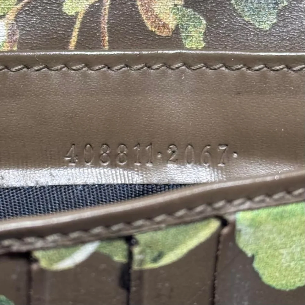 Gucci bifold long Wallet